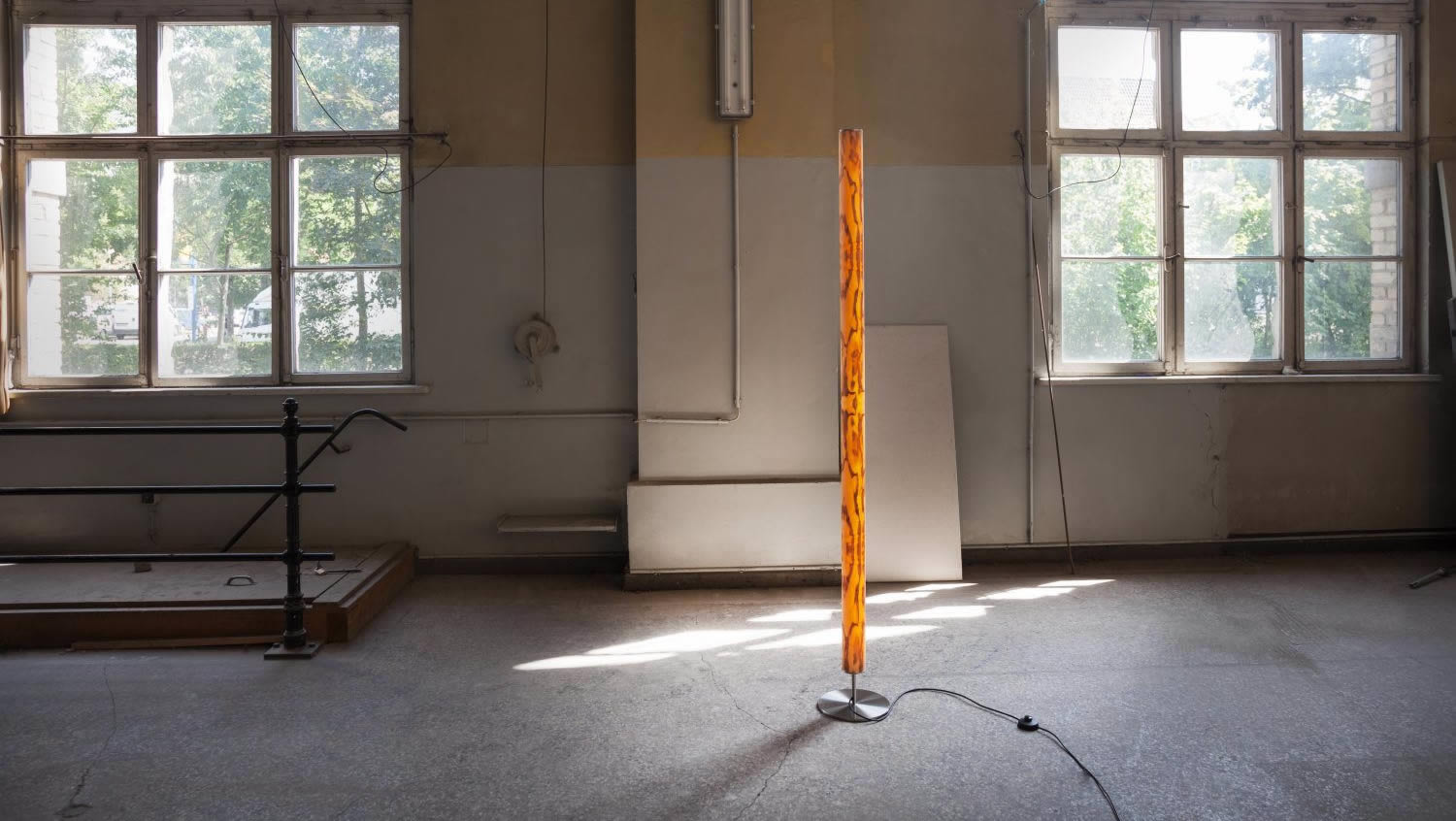 Stehlampen und Stehleuchten aus Holz kaufen | raum12